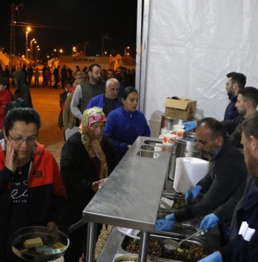 Deprem bölgesi Hatay ’da ilk sahur çadırlarda yapıldı