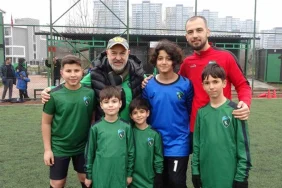 depremin-yaralarini-futbolla-sarmaya-calisiyorlar