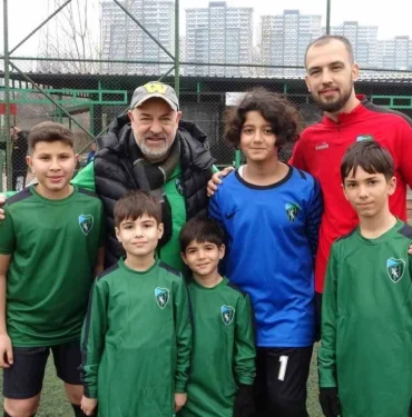 depremin-yaralarini-futbolla-sarmaya-calisiyorlar