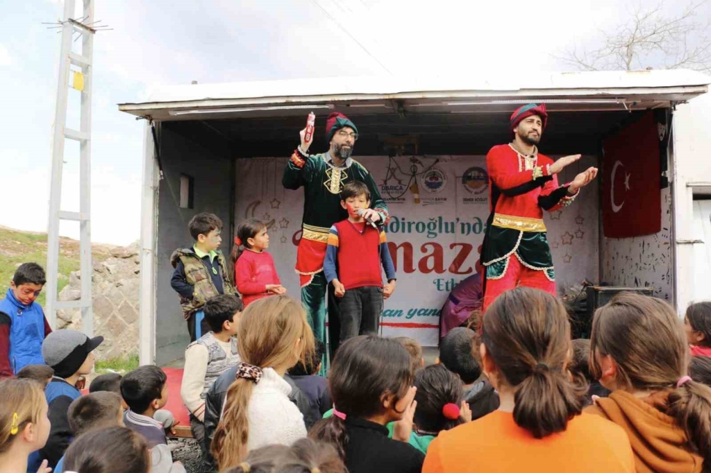 Depremzede çocuklara özel Ramazan eğlencesi