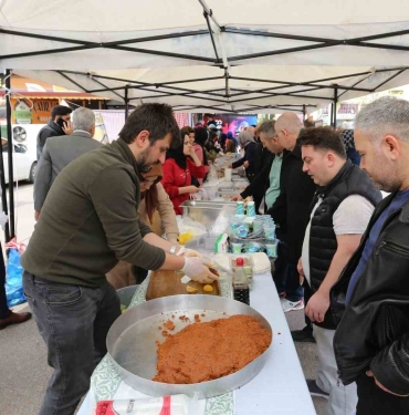 Depremzedeler için hayır panayırı düzenlendi