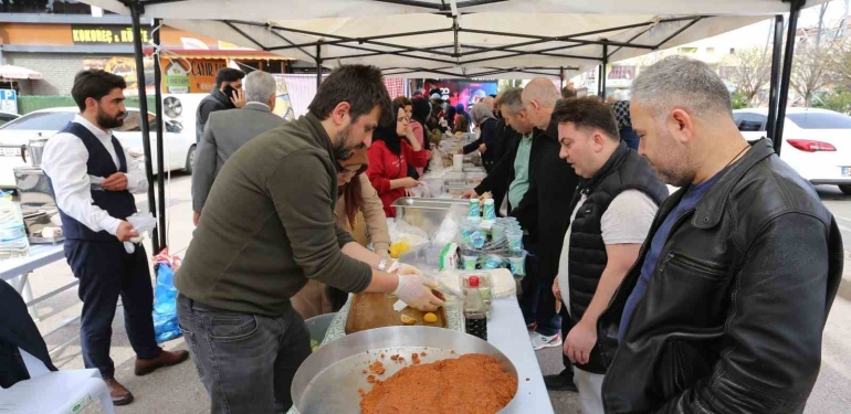 Depremzedeler için hayır panayırı düzenlendi