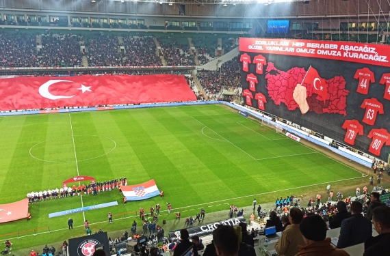 Depremzedeler için koreografi