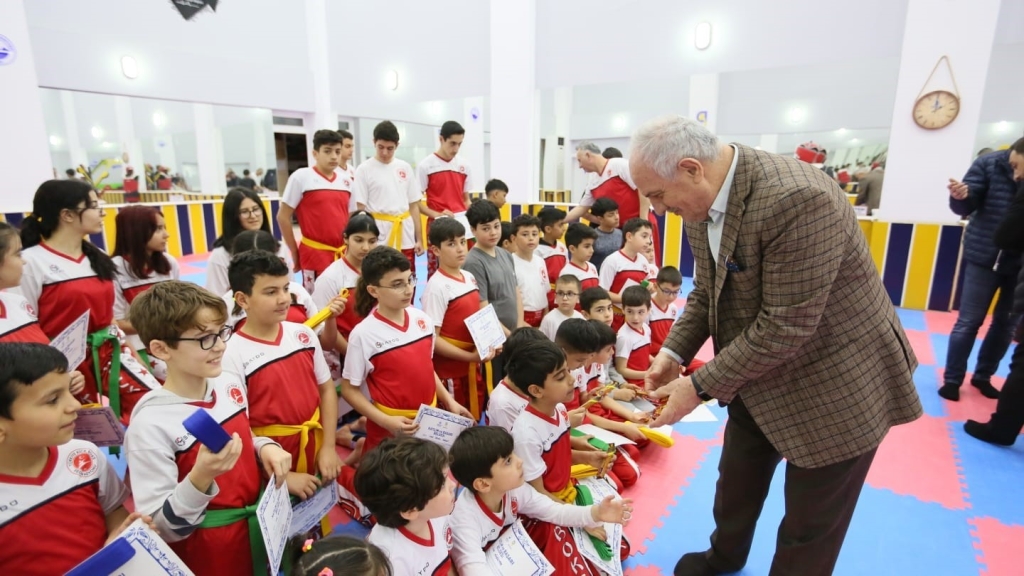 Derince ’de kick boksçular kuşak sevinci yaşadı