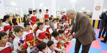 Derince ’de kick boksçular kuşak sevinci yaşadı