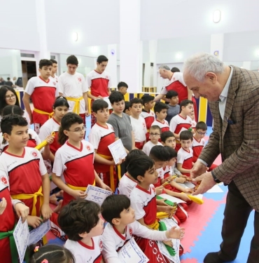 Derince ’de kick boksçular kuşak sevinci yaşadı