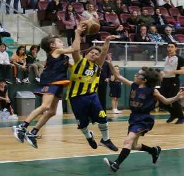 Derince'de U 10 Erkekler Basketbol Ligi heyecanı yaşandı