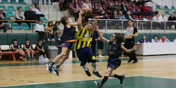 Derince’de U 10 Erkekler Basketbol Ligi heyecanı yaşandı