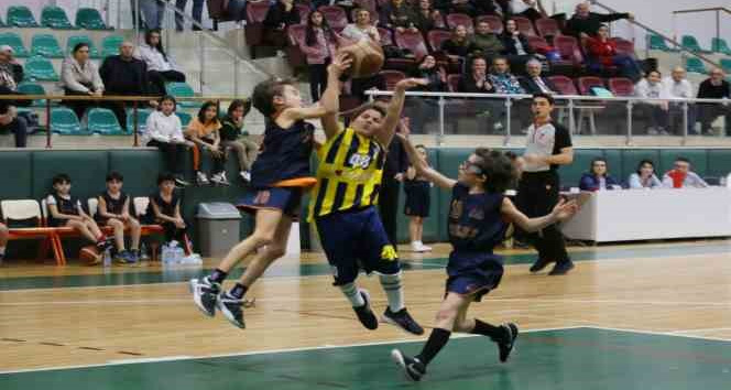 Derince'de U 10 Erkekler Basketbol Ligi heyecanı yaşandı