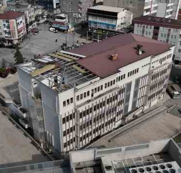 Dilovası'nda belediye binası yıkılıyor, kent meydanı heyecanı başlıyor