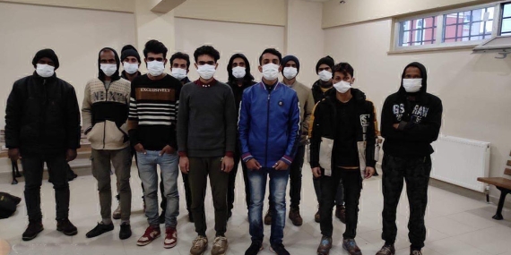 11 düzensiz göçmen sınır dışı edildi