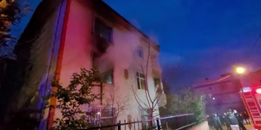 Elektrikli sobadan yangın çıktı, odada uyuyanlar son anda kurtuldu