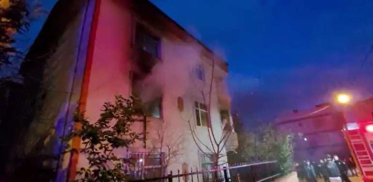 Elektrikli sobadan yangın çıktı, odada uyuyanlar son anda kurtuldu