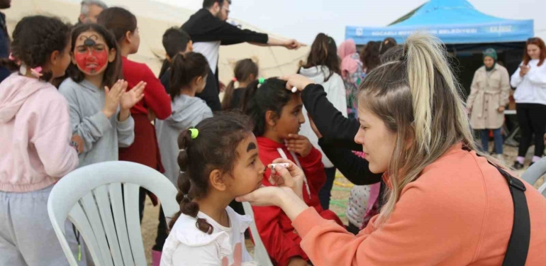 Etkinliklerle çocuklar deprem psikolojisnden uzaklaştırılıyor