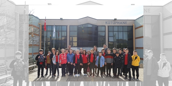 Ortaokul Öğrencileri KOÜ Kütüphanesinde