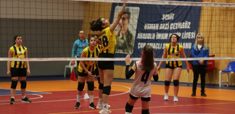 Filede kazanan Derince Midi Kız A oldu