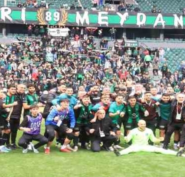 Galibiyetleri seriye bağlayan Kocaelispor, beşinci viteste