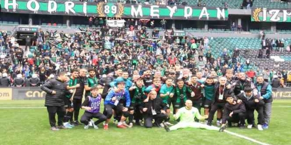 Galibiyetleri seriye bağlayan Kocaelispor, beşinci viteste
