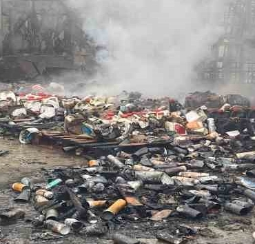 Gebze'deki temizlik malzemesi deposunda çıkan yangın kontrol altına alındı