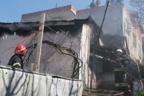 Gecekonduda korkutan yangın