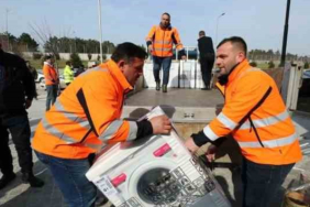 Hatay'da çadırkente 40 çamaşır makinesi Başiskele'den
