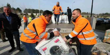 Hatay'da çadırkente 40 çamaşır makinesi Başiskele'den