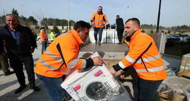 Hatay'da çadırkente 40 çamaşır makinesi Başiskele'den