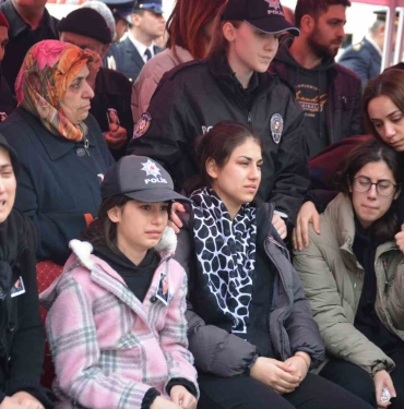 Hayatını kaybeden polis babasının şapkasını bir an olsun başından çıkarmadı