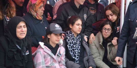 Hayatını kaybeden polis babasının şapkasını bir an olsun başından çıkarmadı