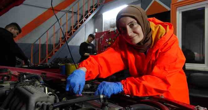 Hemcinsleri çiçek, o balata istiyor