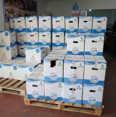 İhtiyaç sahiplerine gıda kolisi ve sıcak yemek