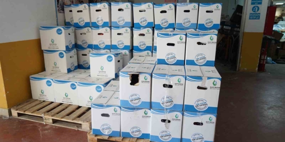 İhtiyaç sahiplerine gıda kolisi ve sıcak yemek