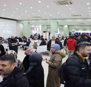 İş arayanlar ve işverenler Darıca'da buluştu