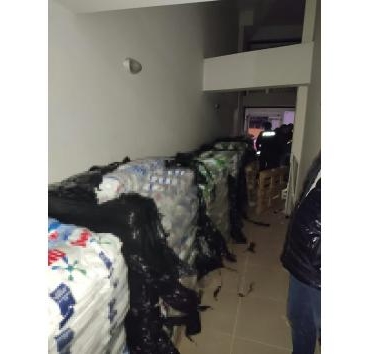 İş yerinin deposundan tonlarca sahte deterjan çıktı