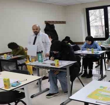 İzmit Belediyesi Çınar Akademi'de kabul kurum sınavı gerçekleşti
