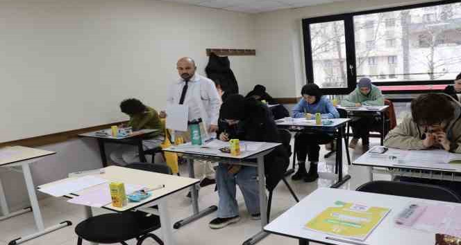 İzmit Belediyesi Çınar Akademi'de kabul kurum sınavı gerçekleşti