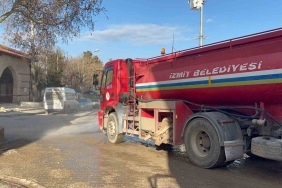 İzmit Belediyesi ekipleri, sel bölgesinde aralıksız çalışıyor