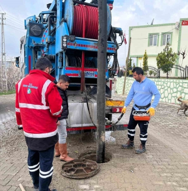 İzmit Belediyesi, selden etkilenen bölgelerde yaraları sarıyor