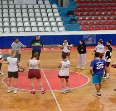 İzmit Belediyespor gözünü Süper Lig'e dikti