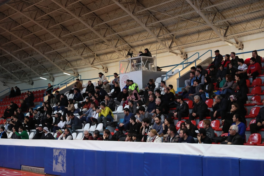 İzmit'in Perileri Diba'yı Rahat Geçti: 97-68