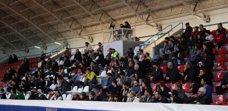 İzmit’in Perileri Diba’yı Rahat Geçti: 97-68