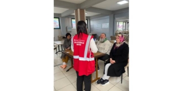 İzmit'te depremzedelerin yaraları sarılıyor