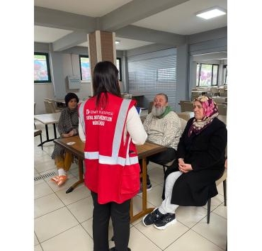 İzmit'te depremzedelerin yaraları sarılıyor