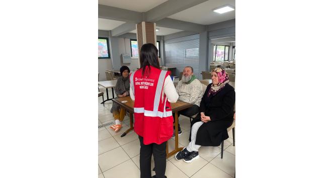 İzmit'te depremzedelerin yaraları sarılıyor