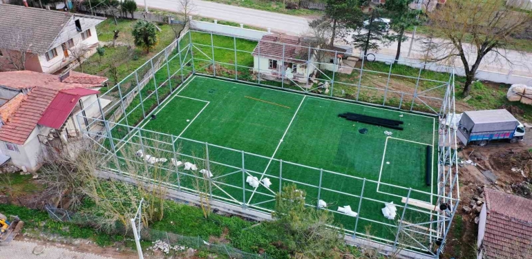 Karaabdülbaki ’ye futbol sahası
