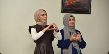 kartepeli-cocuklar-isaret-diliyle-tanisti