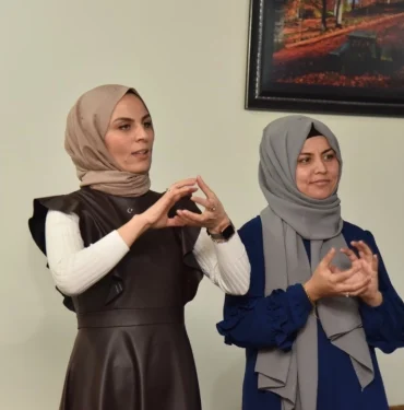 kartepeli-cocuklar-isaret-diliyle-tanisti
