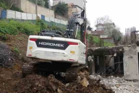 Kirişlerin toprakla doldurulduğu iddia edilmişti, yıkımına başlandı