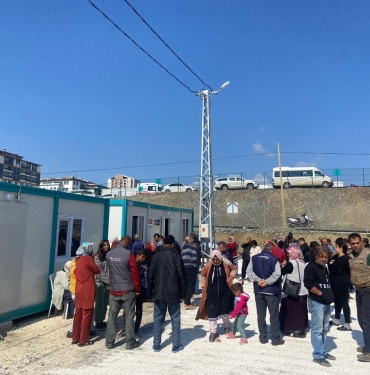 Kocaeli Büyükşehir, Hatay Defne ’de 120 konteyneri tamamladı