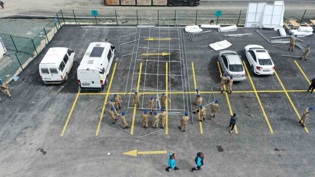 Kocaeli Büyükşehir, Hatay Defne ’ye iki Ramazan çadırı kurdu